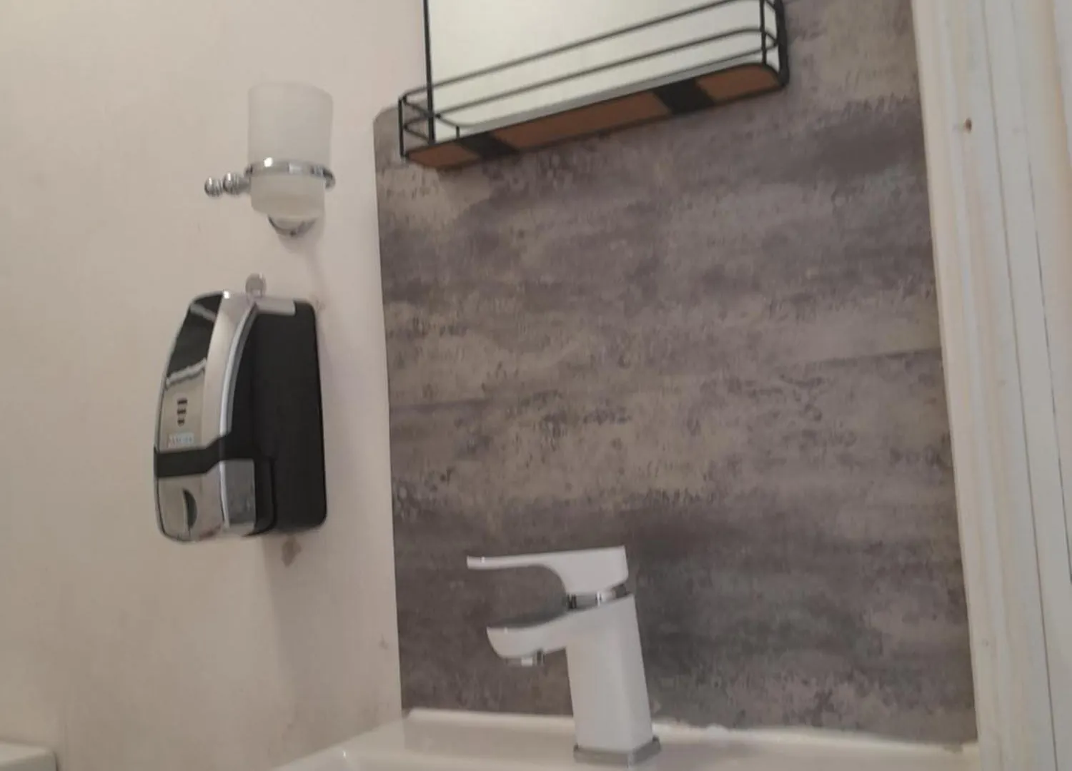 Ensuite Room Sketty R8